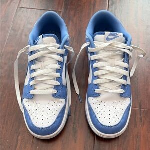 Nike Low Top Sneakers in White and Light Blue